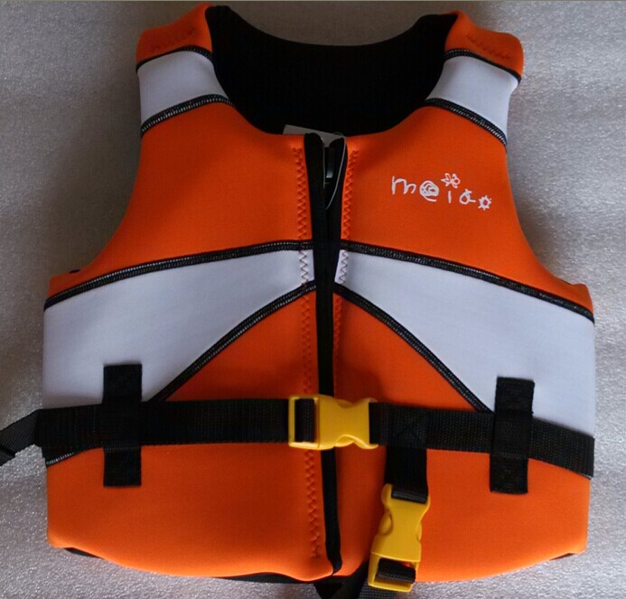 Kids’ Life Jacket Safety Features